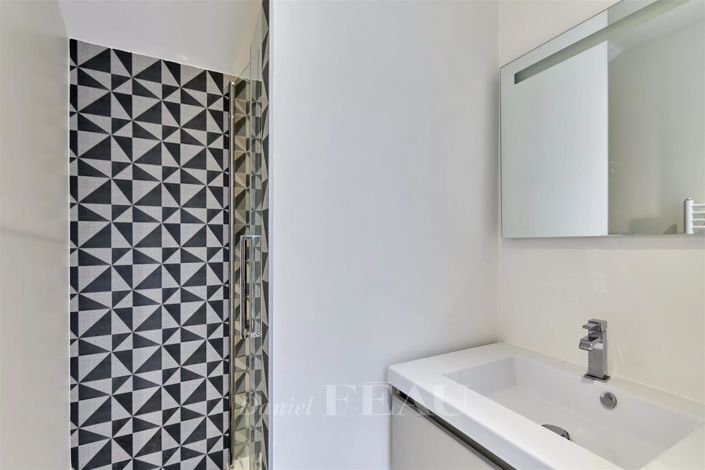 Image No.16-5 Bed House for sale