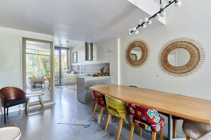 Image No.8-5 Bed House for sale