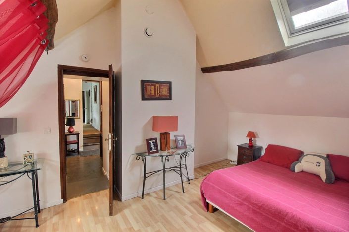 Image No.18-4 Bed House for sale