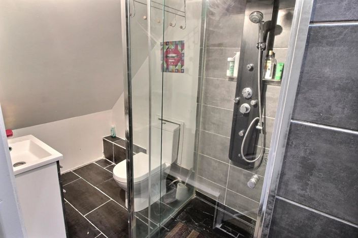 Image No.23-4 Bed House for sale