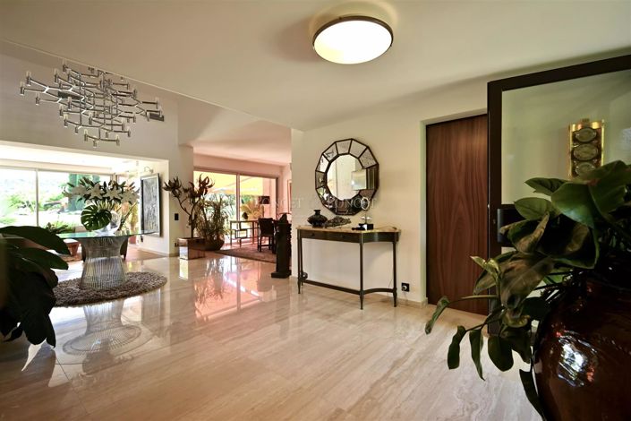 Image No.6-5 Bed House for sale