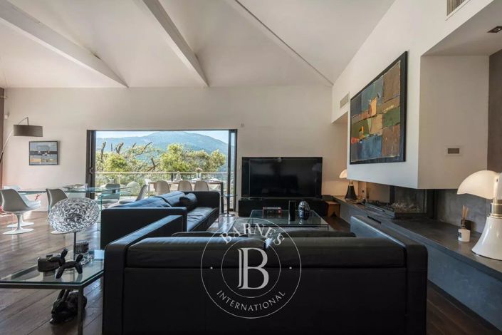 Image No.9-3 Bed House for sale