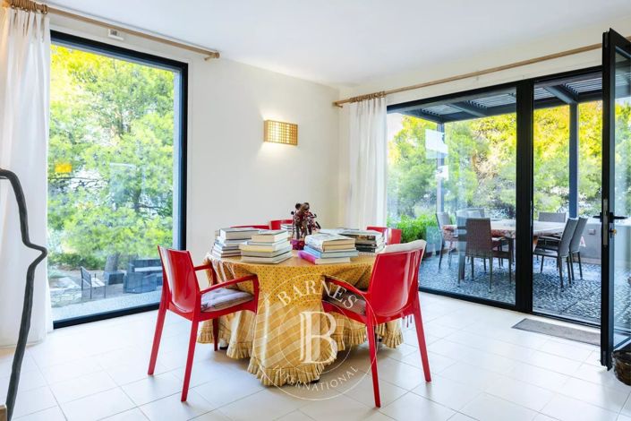 Image No.12-6 Bed House for sale