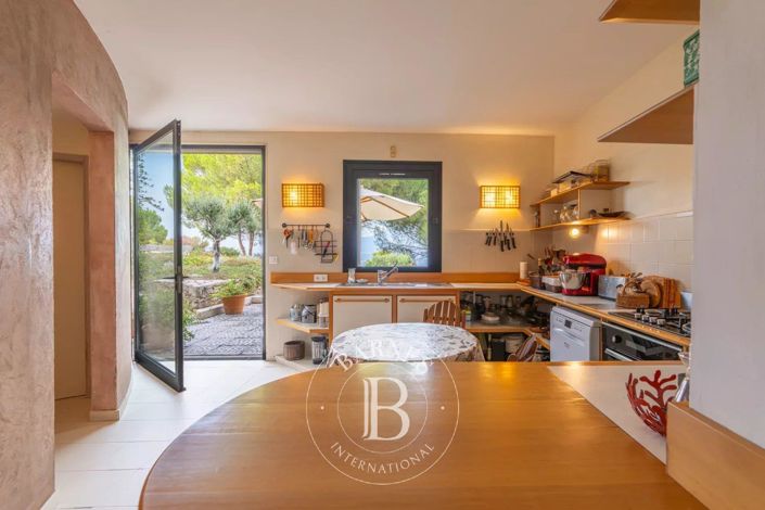 Image No.14-6 Bed House for sale