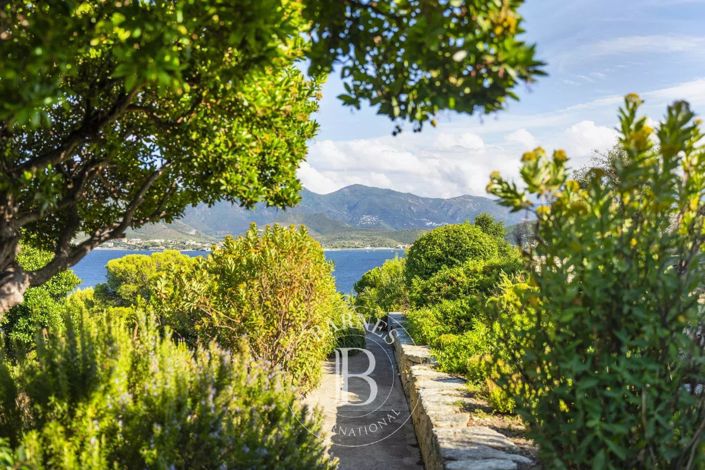 Image No.21-6 Bed House for sale