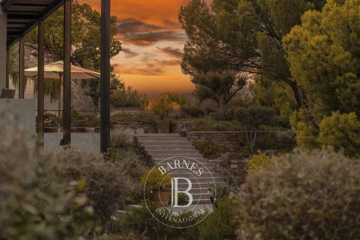 Image No.25-6 Bed House for sale