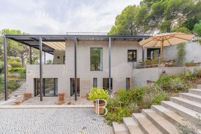 Image No.5-6 Bed House for sale