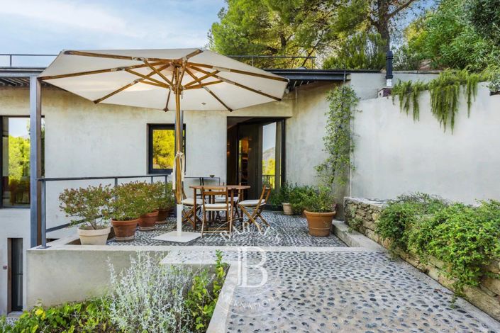 Image No.6-6 Bed House for sale