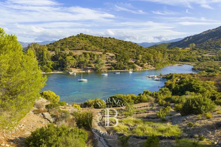 Image No.8-6 Bed House for sale