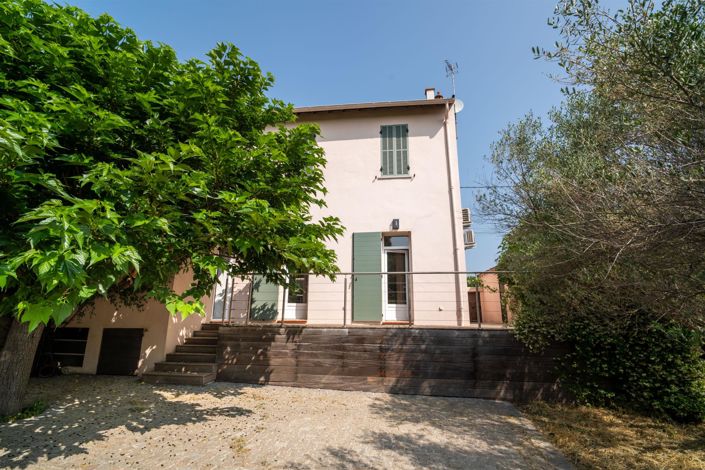 Image No.1-4 Bed House for sale