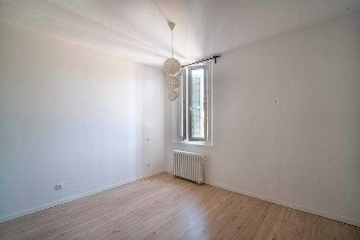 Image No.11-4 Bed House for sale