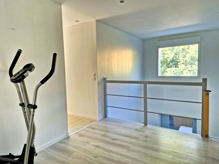 Image No.17-5 Bed House for sale