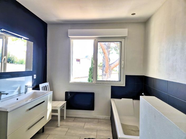 Image No.26-5 Bed House for sale