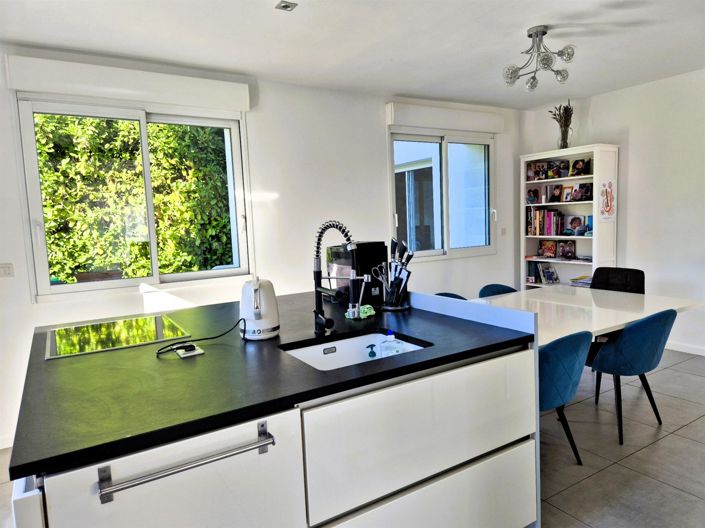 Image No.4-5 Bed House for sale