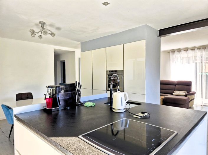 Image No.5-5 Bed House for sale