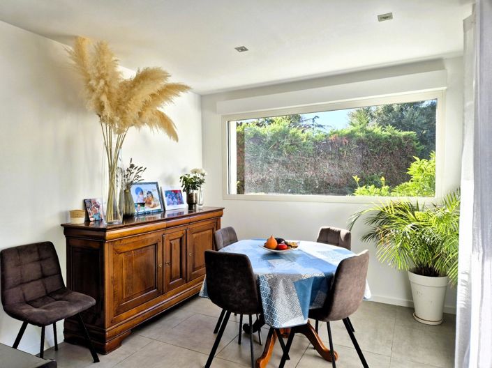 Image No.6-5 Bed House for sale