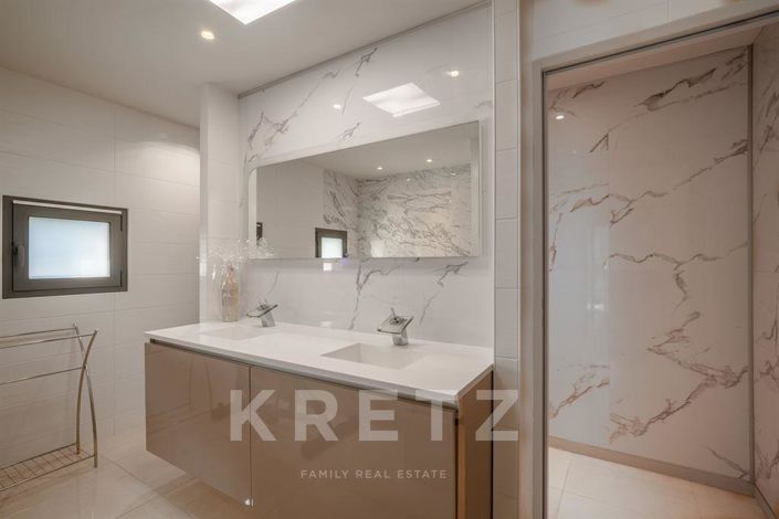 Image No.10-5 Bed House for sale