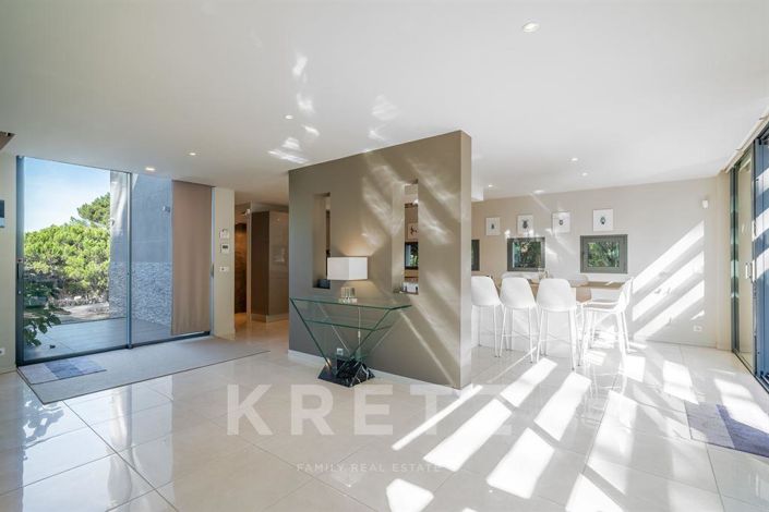 Image No.8-5 Bed House for sale