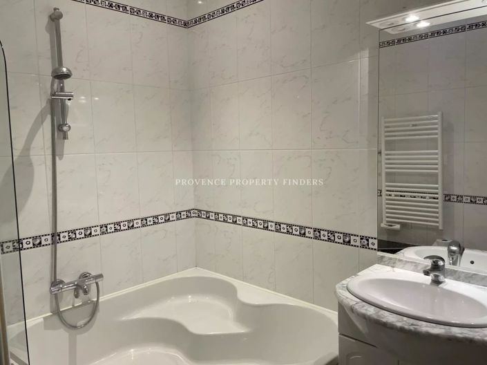 Image No.20-6 Bed House for sale