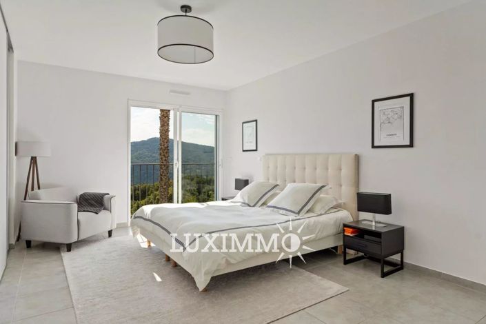 Image No.11-4 Bed House for sale