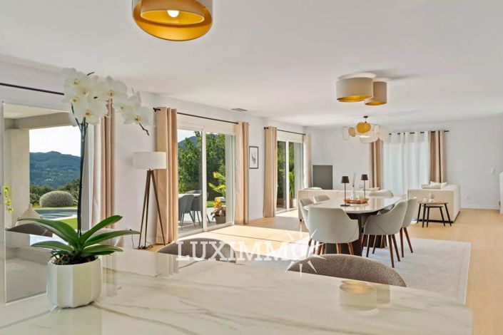 Image No.4-4 Bed House for sale