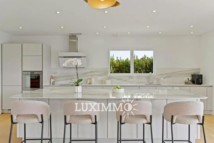 Image No.7-4 Bed House for sale