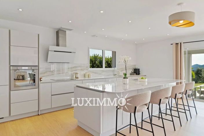 Image No.8-4 Bed House for sale