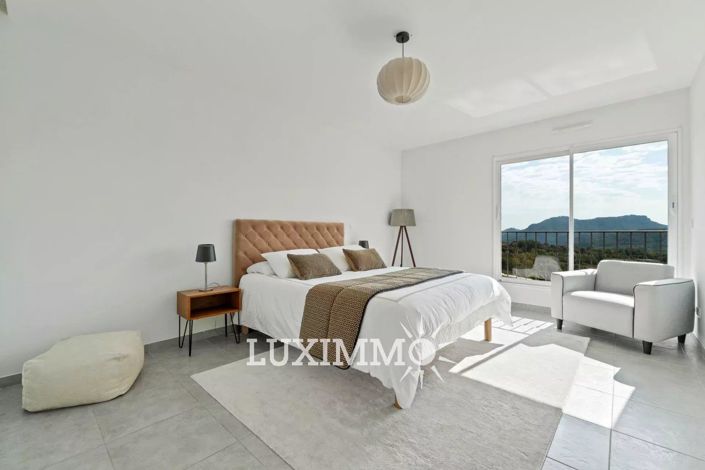 Image No.9-4 Bed House for sale