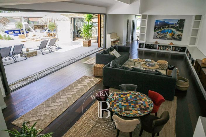 Image No.11-8 Bed House for sale