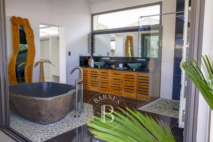 Image No.13-8 Bed House for sale