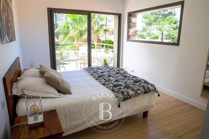 Image No.16-8 Bed House for sale