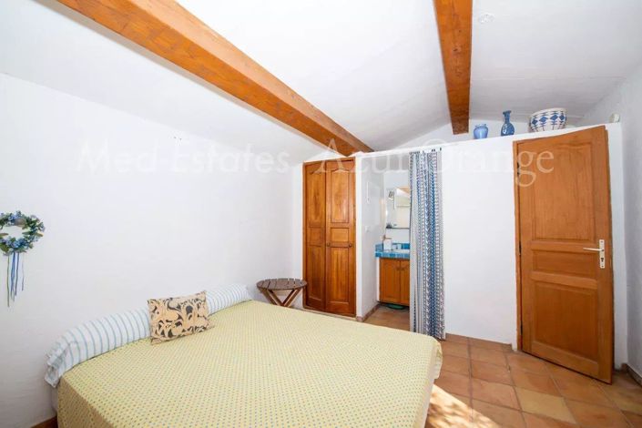 Image No.21-6 Bed House for sale
