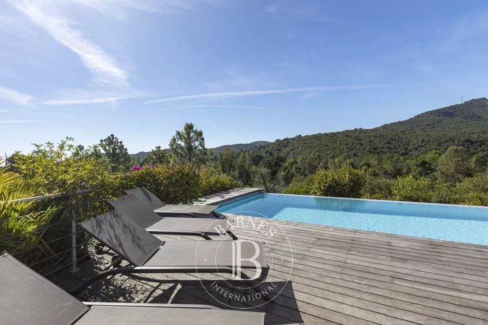 Image No.16-4 Bed House for sale