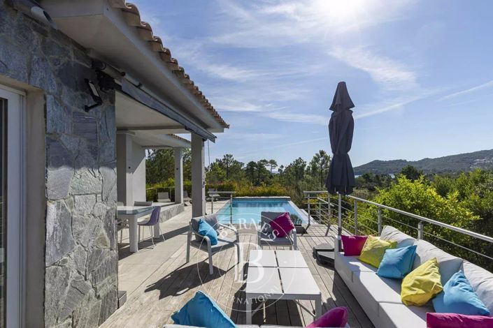 Image No.2-4 Bed House for sale