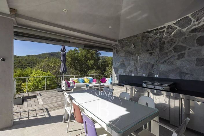 Image No.3-4 Bed House for sale