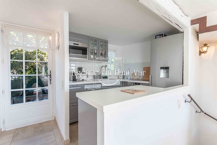 Image No.10-3 Bed House for sale