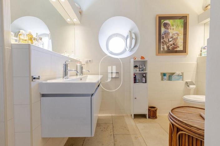 Image No.11-3 Bed House for sale