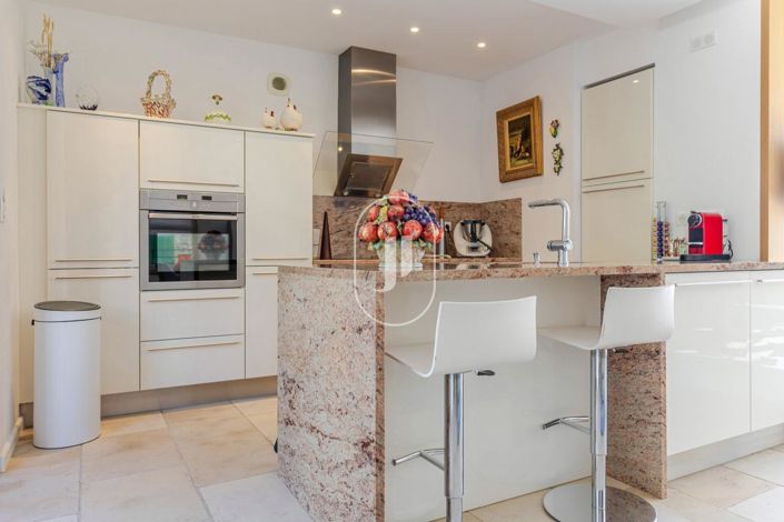 Image No.6-3 Bed House for sale