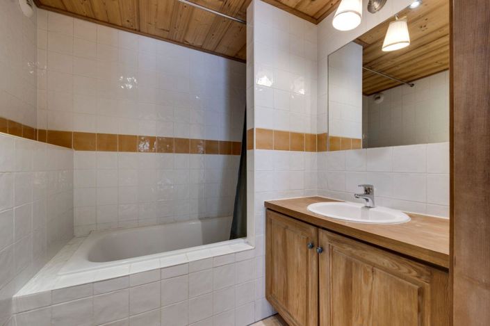 Image No.7-6 Bed House for sale