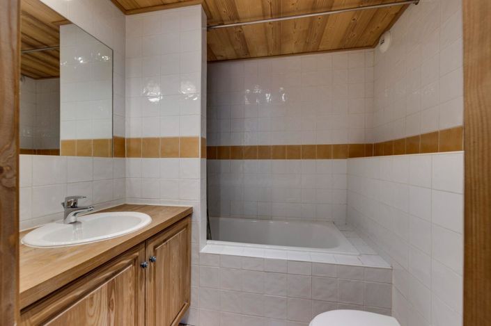 Image No.9-6 Bed House for sale