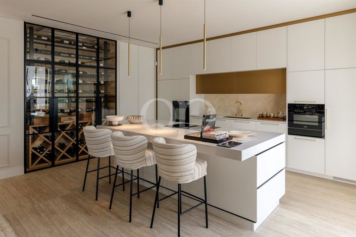 Image No.21-6 Bed House for sale