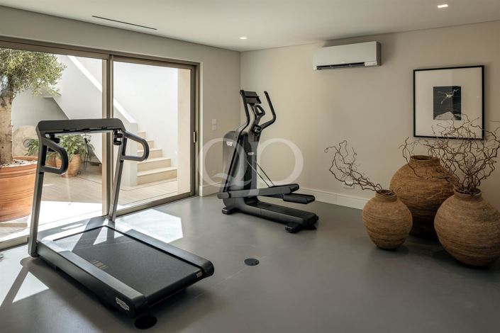 Image No.32-6 Bed House for sale