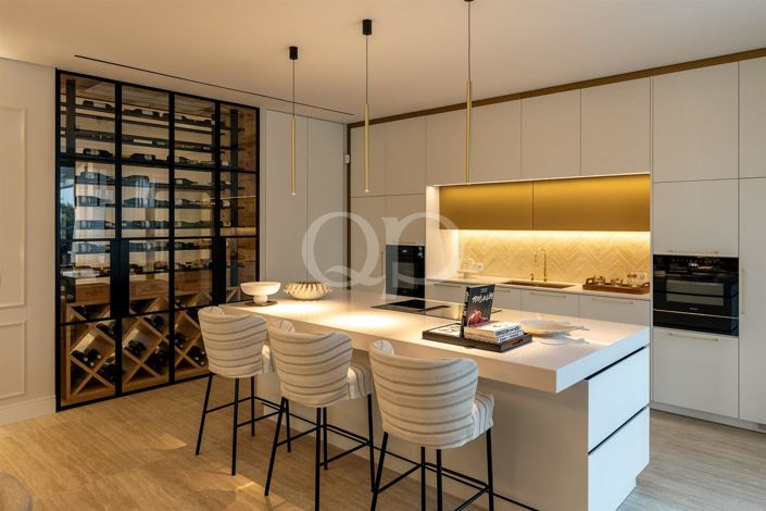 Image No.4-6 Bed House for sale