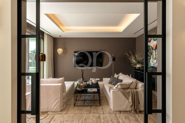 Image No.40-6 Bed House for sale