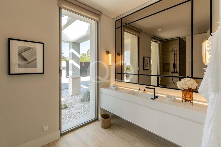 Image No.41-6 Bed House for sale