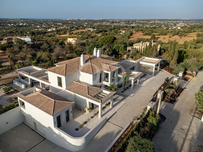 Image No.72-6 Bed House for sale