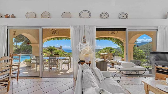 Image No.7-5 Bed House for sale