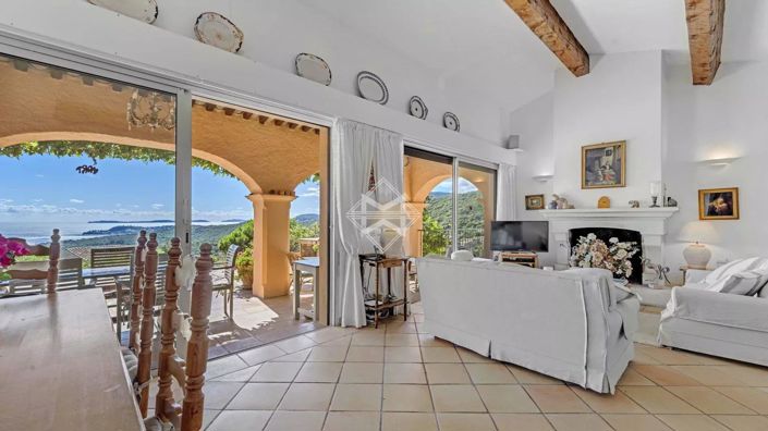 Image No.8-5 Bed House for sale