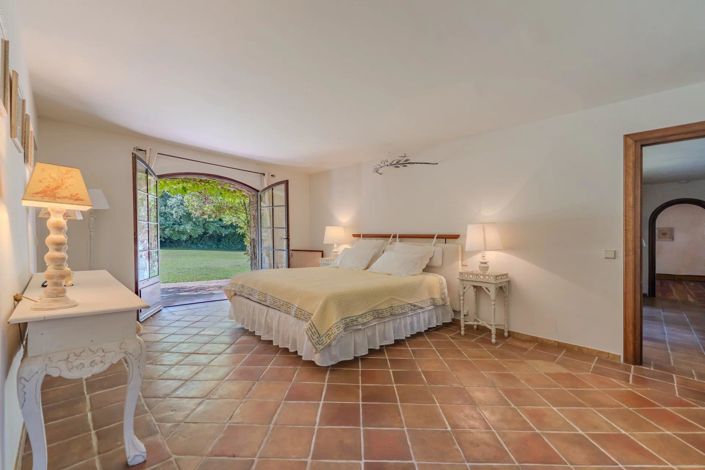 Image No.10-6 Bed House for sale