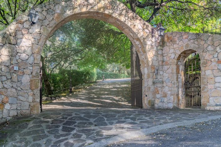 Image No.2-6 Bed House for sale